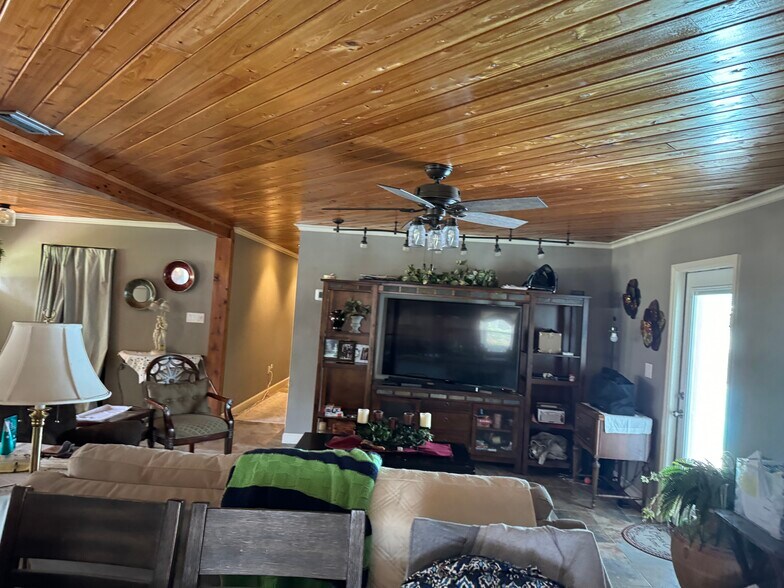 More Photos Of 3830 Clubhouse Rd, Lakeland Industrial For Sale