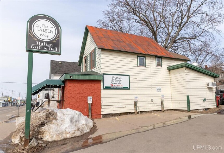 More Photos Of 824 N 3rd St, Marquette Specialty For Sale