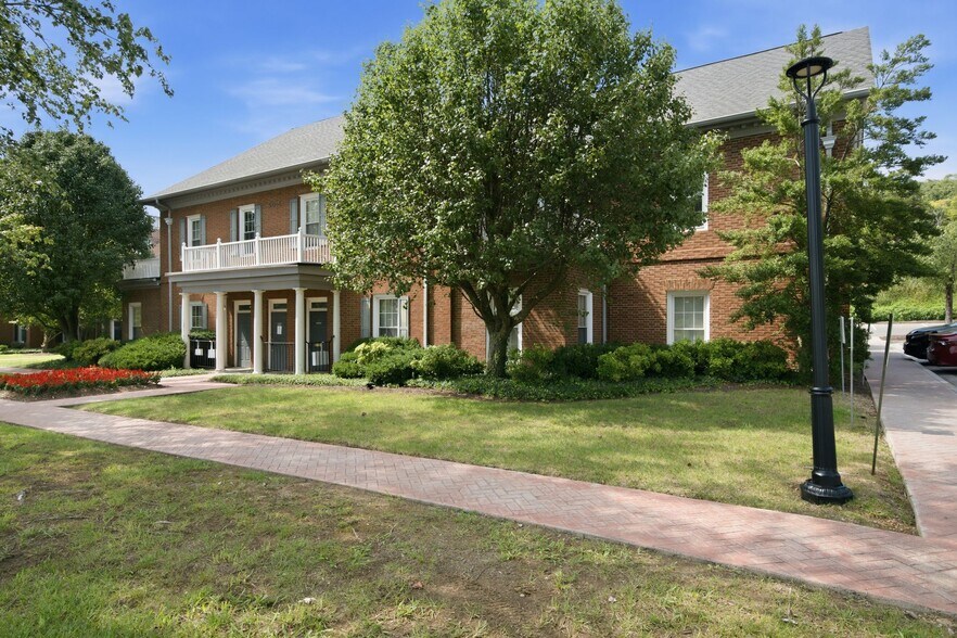 More Photos Of 5046 Thoroughbred Ln, Brentwood Loft Creative Space For Lease