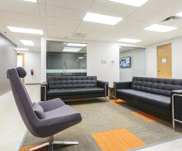 More Photos Of 3209 N Wilke Rd, Arlington Heights Office For Lease