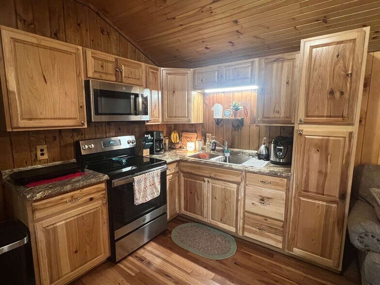 More Photos Of 462 Adams rd, Julian Trailer Camper Park For Sale