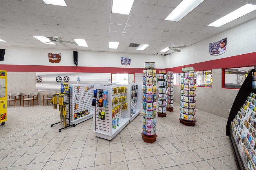 More Photos Of 8090 Gladiolus Dr, Fort Myers Carwash For Sale