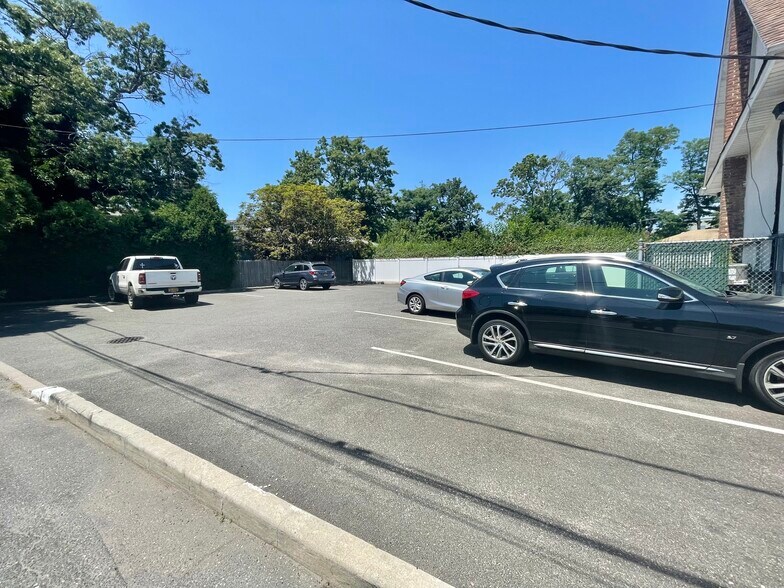 More Photos Of 1298 Newbridge Rd, North Bellmore Office For Sale