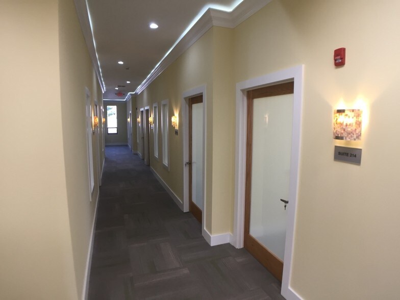 More Photos Of 677 Craig Rd, Creve Coeur Office For Lease