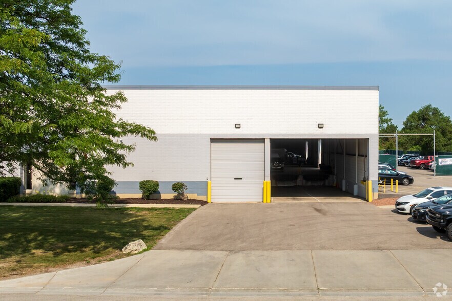 More Photos Of 2290-2300 Hammond Dr, Schaumburg Warehouse For Lease