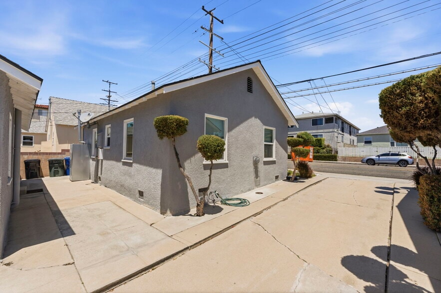 More Photos Of 1047 W 7th St, San Pedro Multifamily For Sale