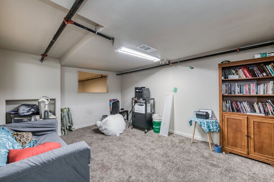 More Photos Of 137 N L St, Dinuba Storefront Retail Residential For Sale