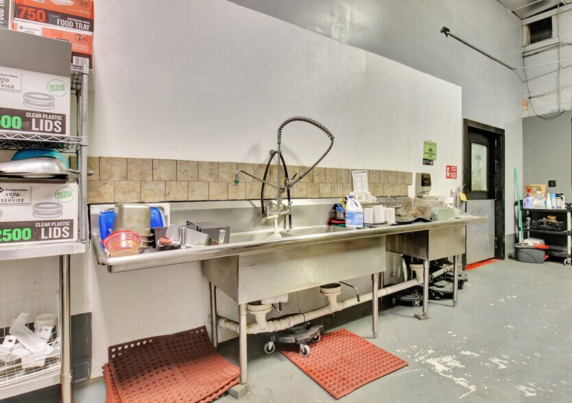 More Photos Of 7716 N Main St, Jonesboro Freestanding For Sale