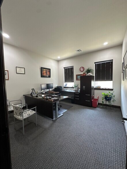 More Photos Of 13194 N MacArthur Boulevard, Oklahoma City Office For Lease
