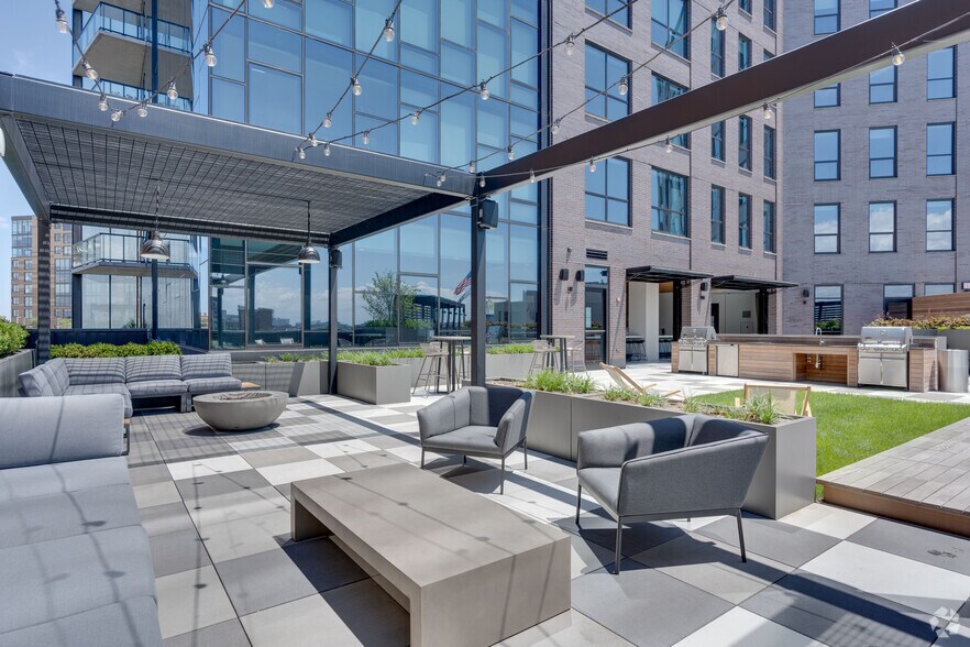 More Photos Of 730 N Milwaukee Ave, Chicago Apartments For Lease