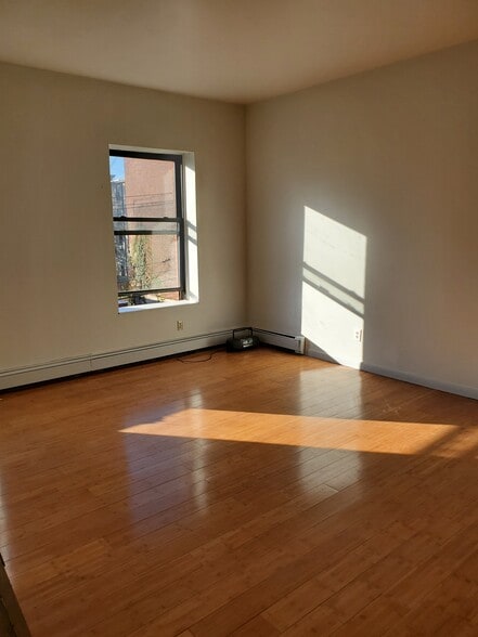 More Photos Of 358 Grove St, Jersey City Storefront Retail Residential For Lease