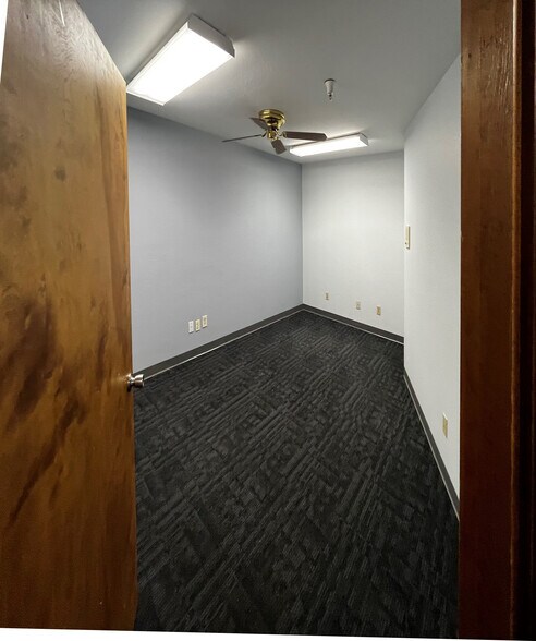 More Photos Of 206 W Julie Dr, Tempe Warehouse For Lease