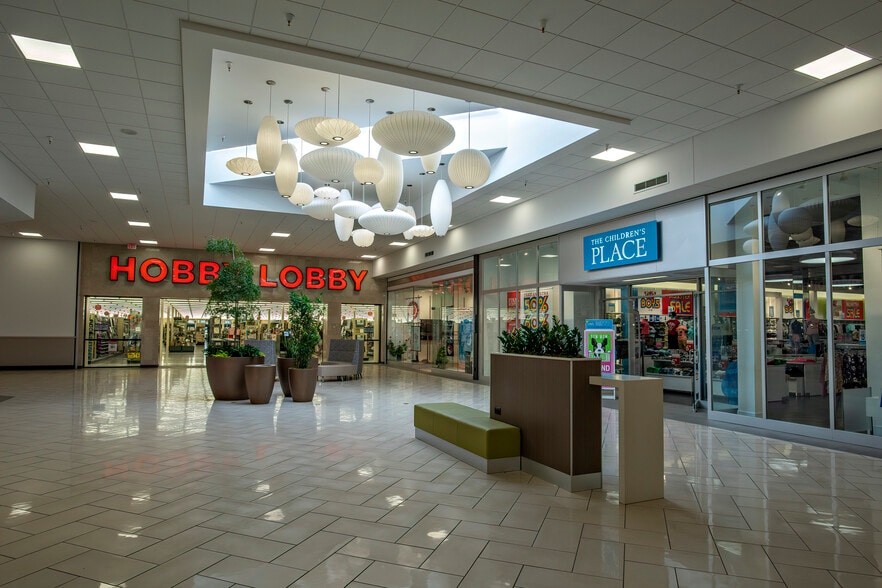 More Photos Of 1485 Pole Line Rd E, Twin Falls General Retail For Lease