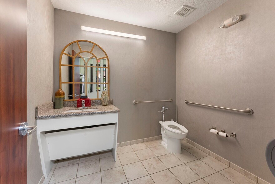 More Photos Of 1125 Cypress Station Dr, Houston Medical For Sale