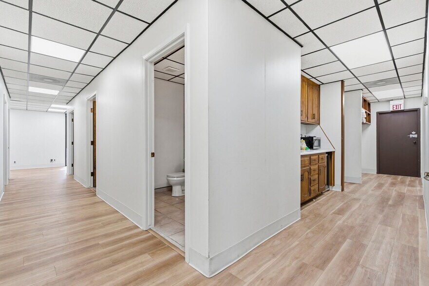 More Photos Of 1331 N Stewart Ave, Springfield Medical For Sale