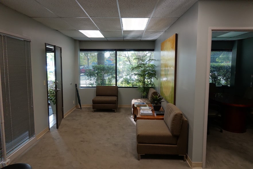 More Photos Of 9700 SW Capitol Hwy, Portland Office For Lease