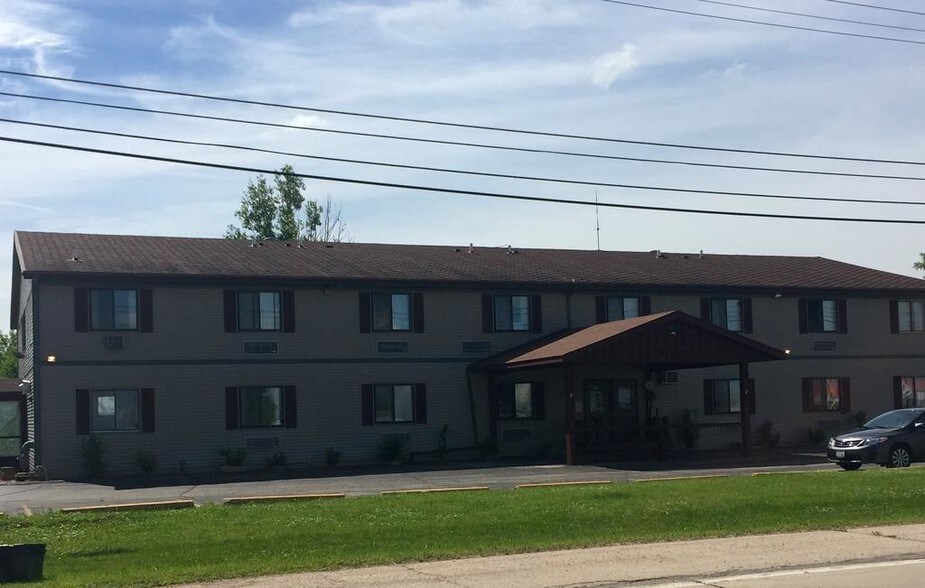 More Photos Of 625 Dodge St, Mineral Point Hotel For Sale