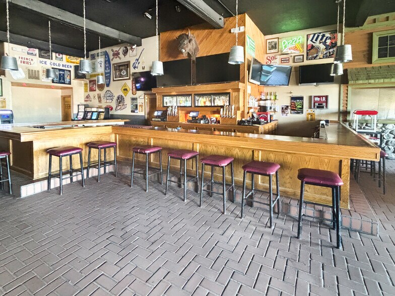 More Photos Of 419 Main Ave, De Pere Restaurant For Sale