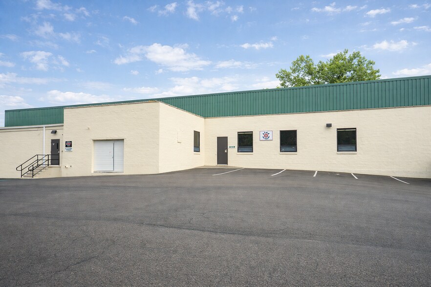More Photos Of 237 E Aurora St, Waterbury Manufacturing For Lease