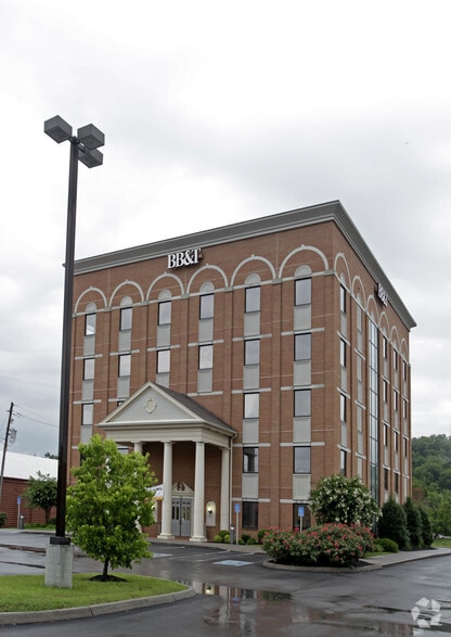 More Photos Of 100 E Main St, Sevierville Office For Lease