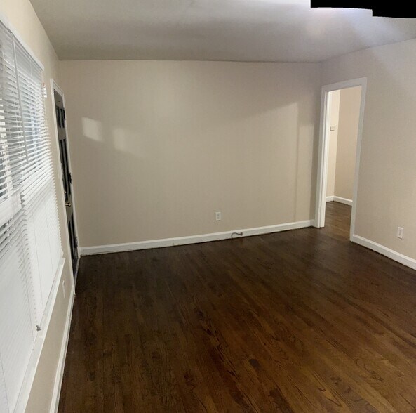 More Photos Of 2007 Wake Forest Rd, Raleigh Storefront Retail Office For Lease