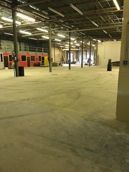 More Photos Of 20 N Front St, Bally Distribution For Sale