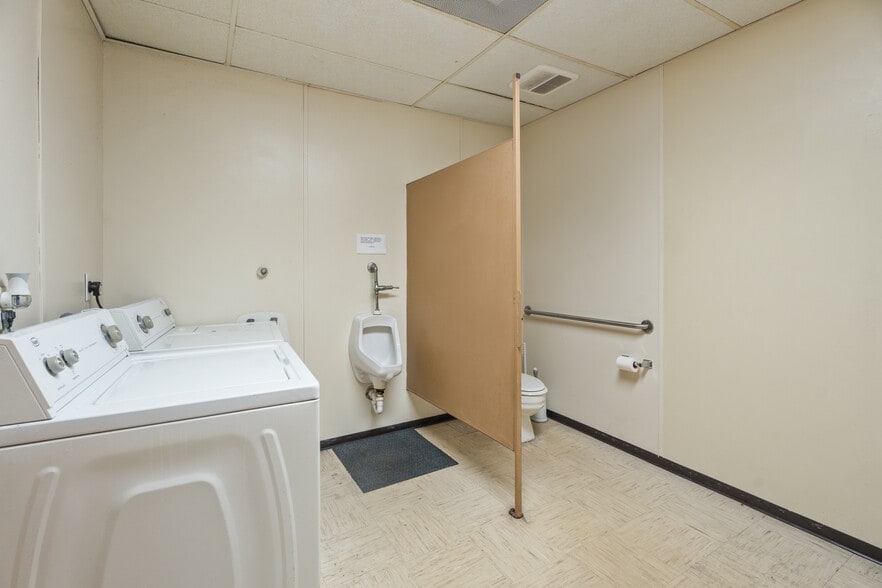 More Photos Of 915 Orange St, La Marque Office For Sale