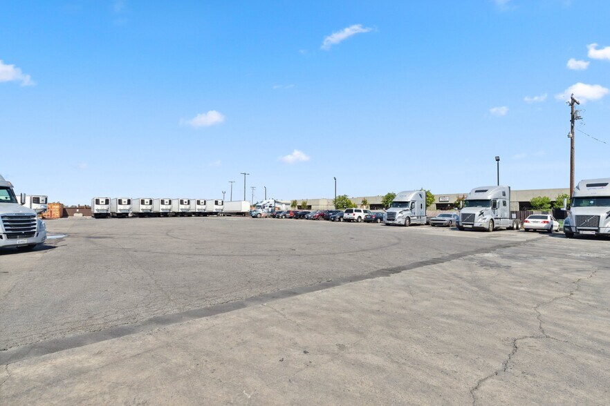 More Photos Of 4451 N Brawley Ave, Fresno Warehouse For Sale