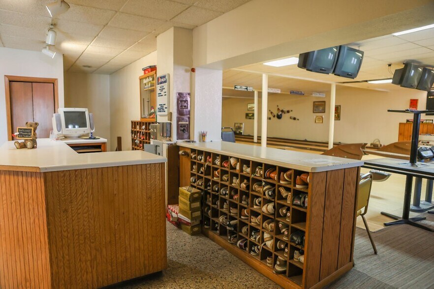 More Photos Of 616 Main St, Norway Restaurant For Sale