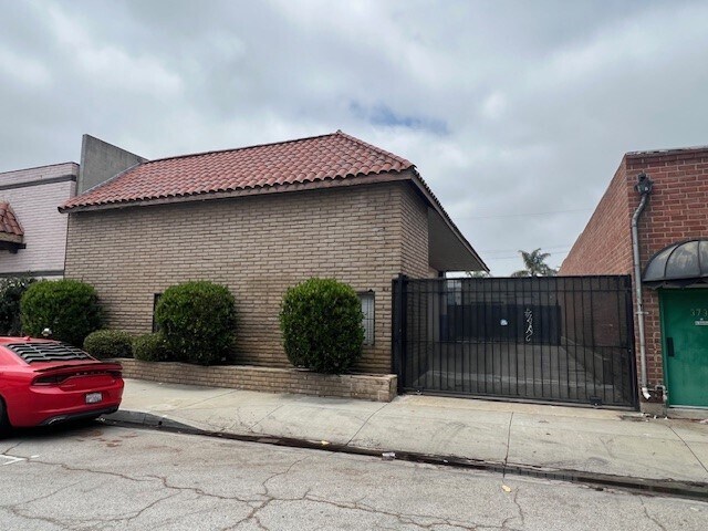 More Photos Of 3739-3741 Robertson Blvd, Culver City Service For Sale