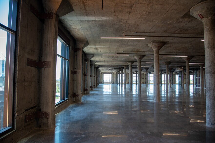 More Photos Of 1377 The Queensway, Toronto Light Distribution For Lease