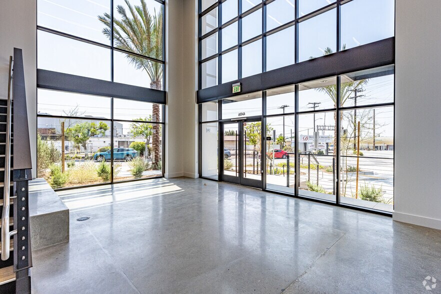 More Photos Of 4416 Azusa Canyon Rd, Irwindale Distribution For Lease