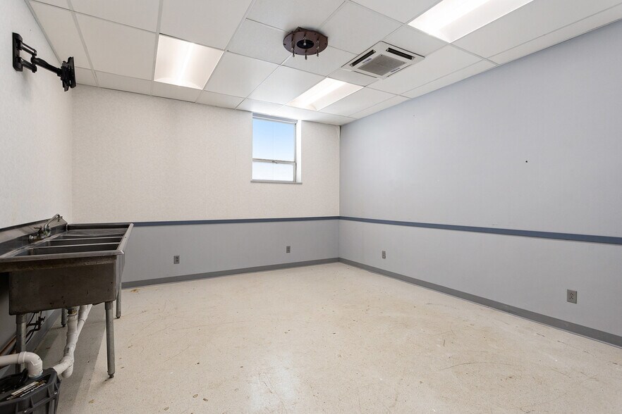 More Photos Of 500 W Crosstown Pky, Kalamazoo Medical For Sale