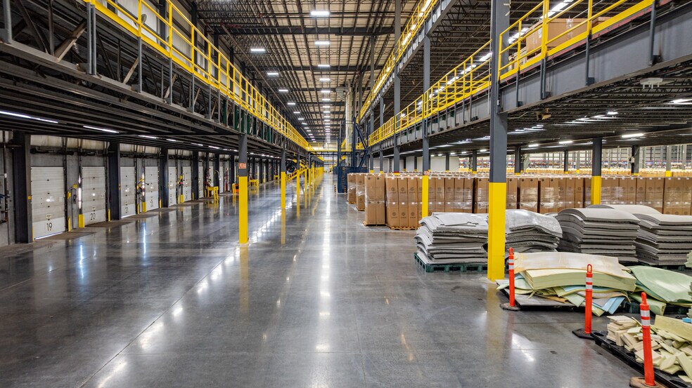 More Photos Of 830 GA-42, McDonough Distribution For Sale