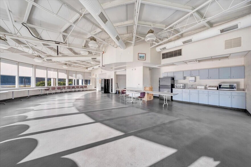 More Photos Of 17921 Main St, Buchanan Manufacturing For Sale