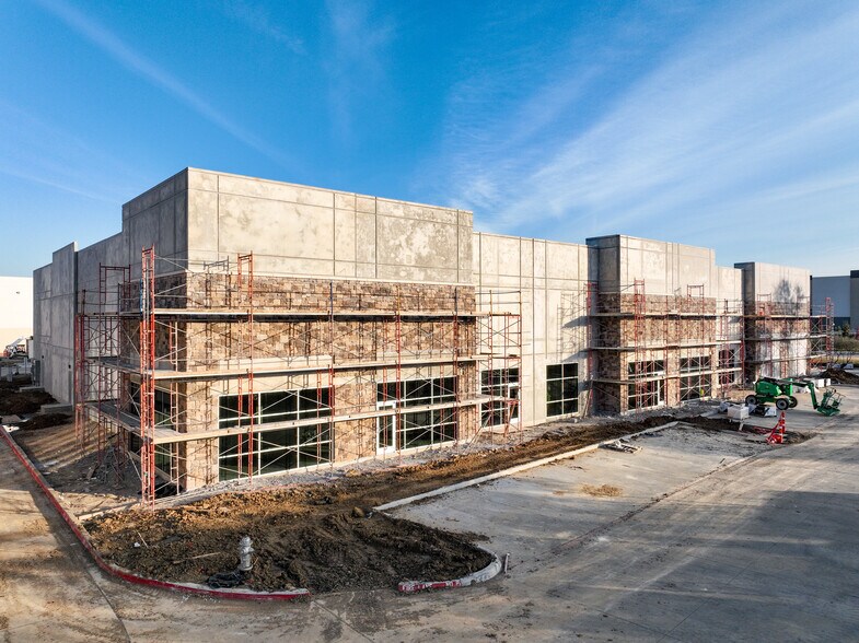 More Photos Of 1100 Lakeside Parkway, Flower Mound Industrial For Lease