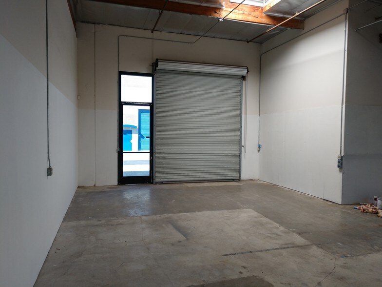 More Photos Of 4531 Market St, Ventura Manufacturing For Lease