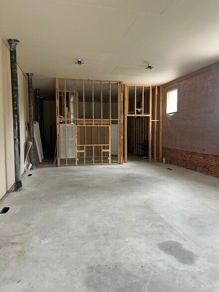 More Photos Of 6943 Monroe, Stockwell Convenience Store For Sale