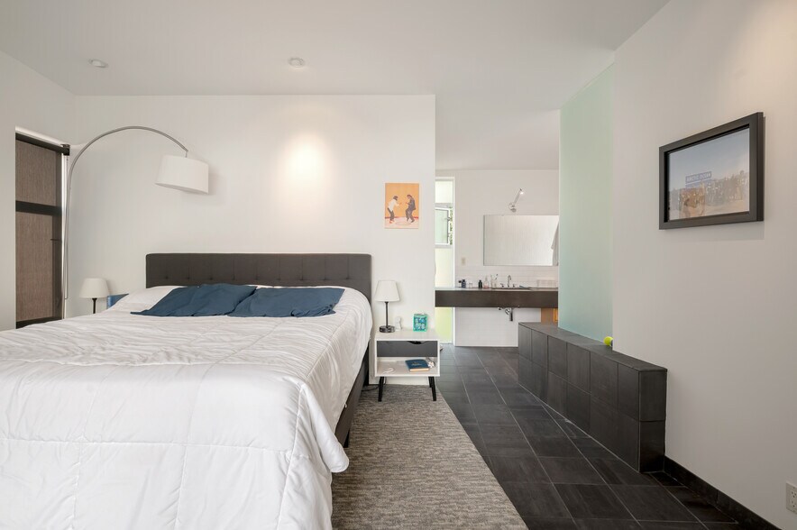 More Photos Of 166 Roy St, Seattle Office Residential For Sale