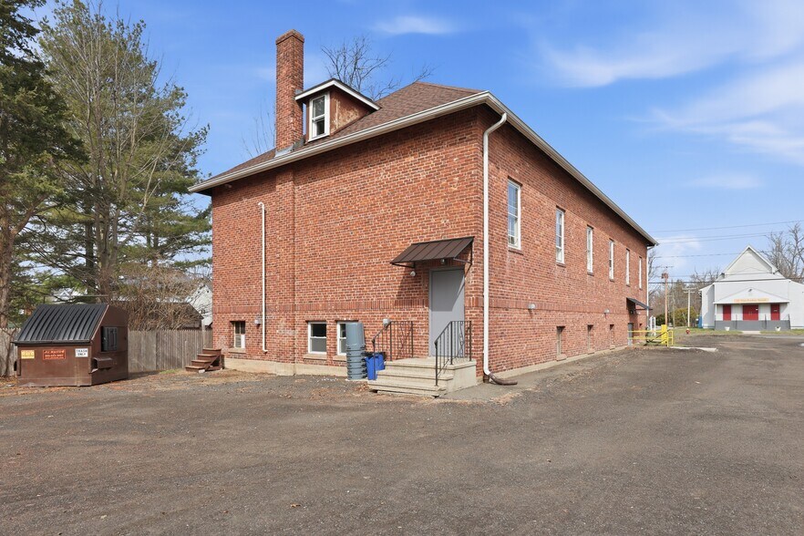 More Photos Of 43 Naubuc Ave, Glastonbury Flex For Sale