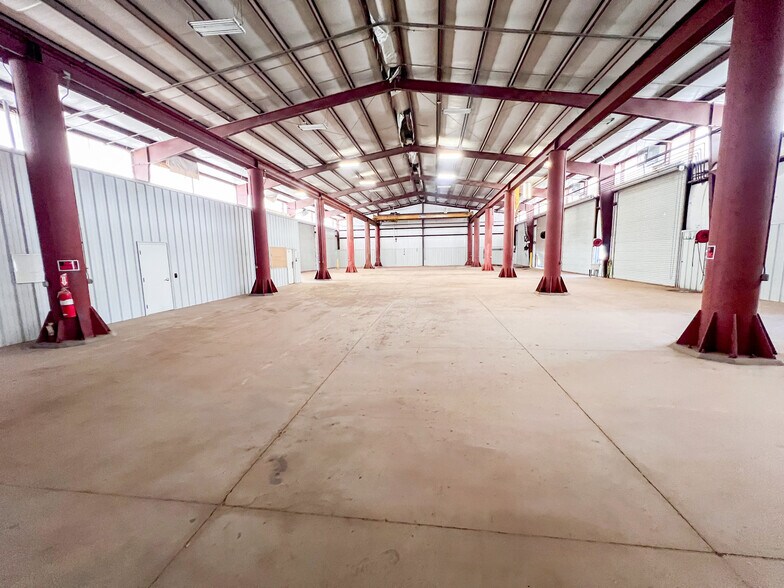 More Photos Of 3201 W Murphy St, Odessa Warehouse For Sale