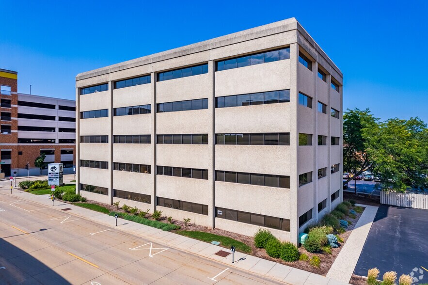 More Photos Of 200 E Washington St, Appleton Office For Lease