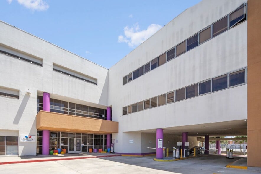 More Photos Of 10515 Balboa Blvd, Granada Hills Medical For Lease