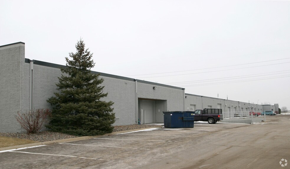 More Photos Of 3850 N Annapolis Ln, Plymouth Unknown For Lease