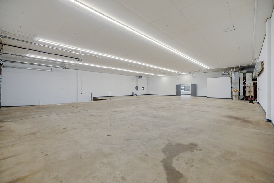 More Photos Of 21034 Chippendale Ave W, Farmington Industrial For Sale