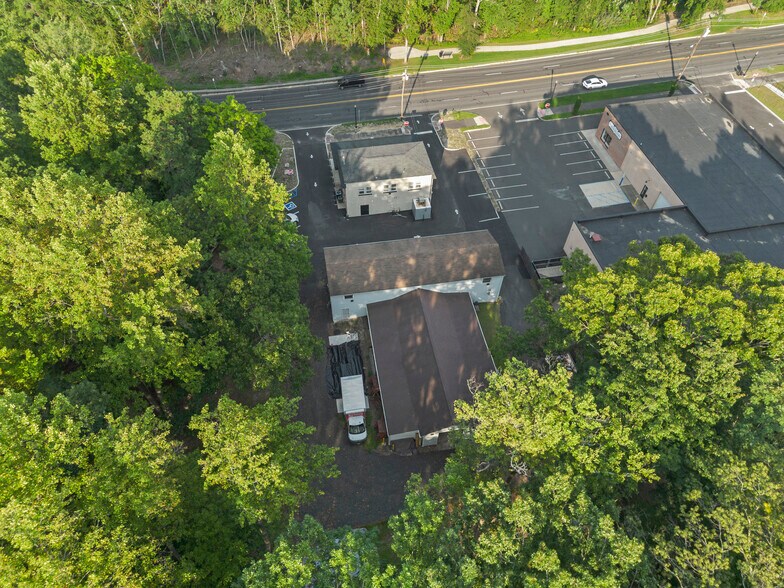 More Photos Of 138 Lakeview Dr, Gibbsboro Light Distribution For Sale