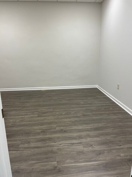 More Photos Of 112 S Maple St, Murfreesboro Office For Lease