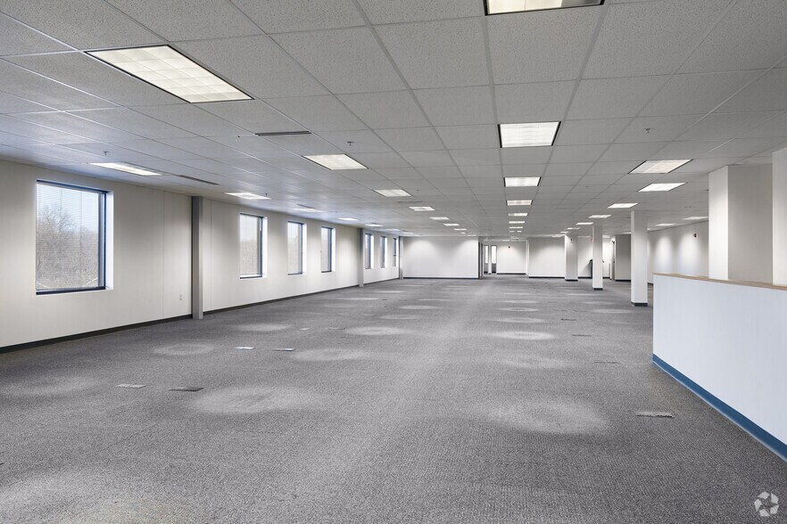 More Photos Of 1122 Town & Country Commons, Chesterfield Office For Sale