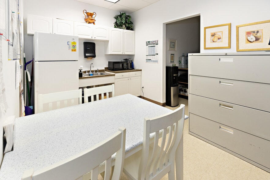 More Photos Of 210 Malapardis Rd, Cedar Knolls Office For Lease