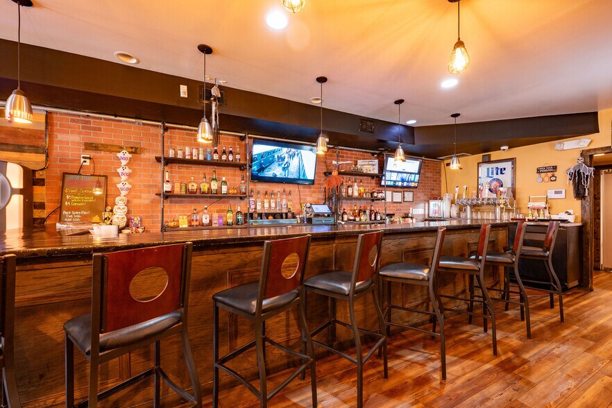 More Photos Of 230 Main St, Hobart Movie Radio TVStudio For Sale